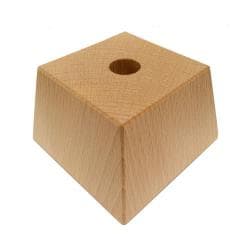 Meubelpoot  taps 9,5 bij 9,5 cm en hoogte 8 cm  van massief hout